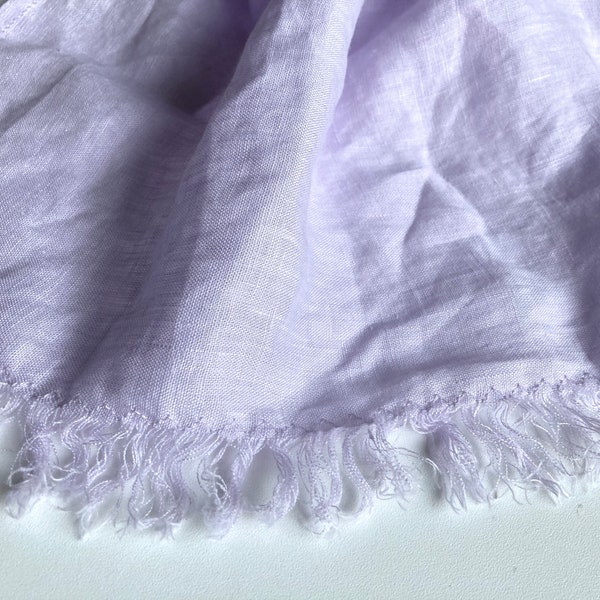 Écharpe lilas maigre, écharpe pour femmes effilochées en lin pur, écharpe unisexe lavande légère, accessoire de filles de couleur pastel de style minimaliste