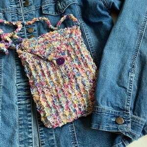 Bunte lange Träger Geldbörse, handgestrickte Tasche für Hochzeit im Boho-Stil, rosa blau weiße Geldbörse, kleine Reisetasche, Geburtstagsgeschenk für Mädchen