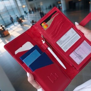Portefeuille de voyage en cuir avec fente pour AirTag - Organiseur de passeport et de carte pour les voyages - Accessoire de voyage sécurisé pour les voyageurs fréquents