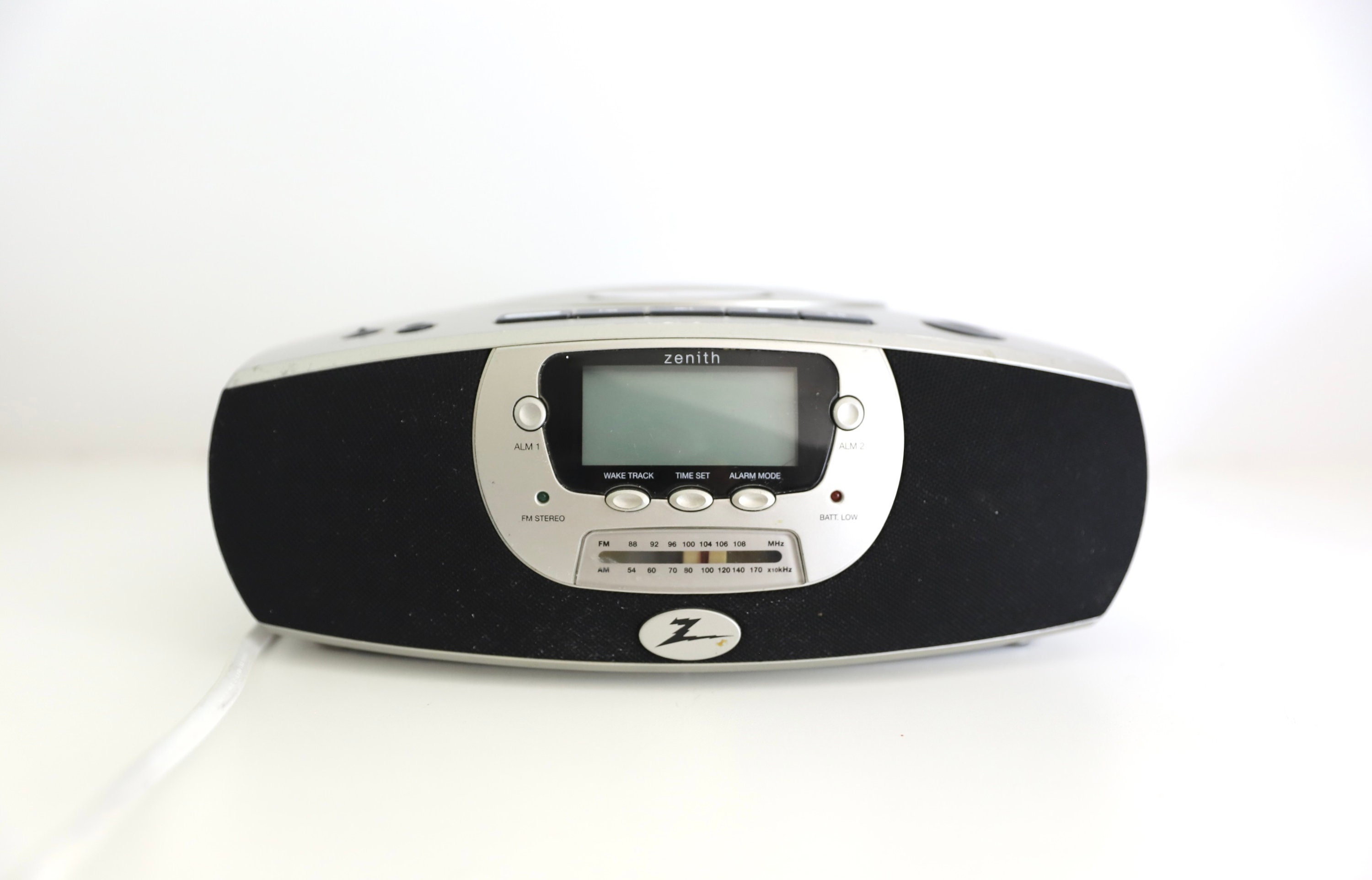 Vintage 1990s BOOMBOX Silver ZENITH Sony Style Cd Player Am/fm