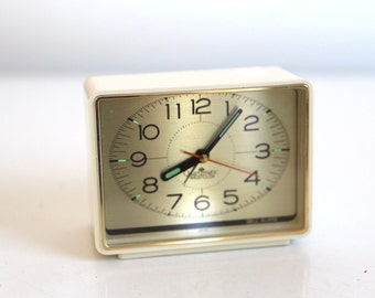 vintage 1960s mid-century ALARM clock vintage 60s electronics simple classic minimalist plug in alarm clock -- Takes 1 battery (C)