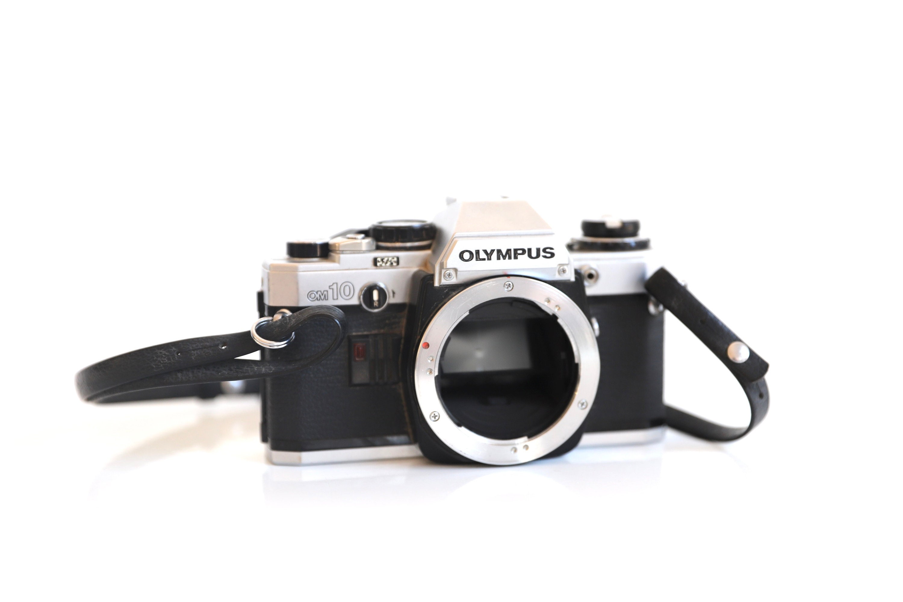 Appareil photo Olympus OM 10+ objectif+flash+ accéssoires+ 10 Appareil photo Olympus OM 10+ objectif+flash+ accéssoires+ 10