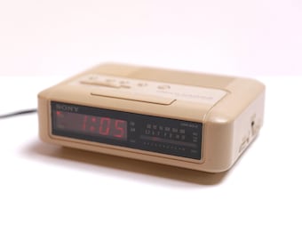 vintage 80s AM/FM radio & alarm clock SONY Dream Machine - battery cord operated - Free Shipping