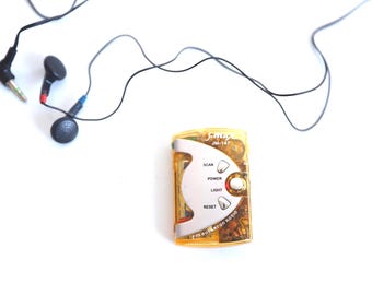 vintage 1980s mini yellow translucent FM/AM radio only WALKMAN radio player