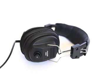 vintage STEREO 1990s y2k BLACK headphones STEREO vintage headphones -- 1/4 and 1/8 pick-up plug - tested, and working great! Free shipping