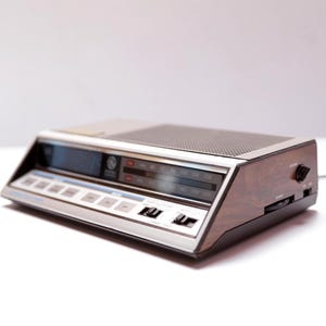 vintage 1980s Sony style DREAM Machine vintage ALARM clock am/fm RADIO vintage bedside clock  -- tested and working!