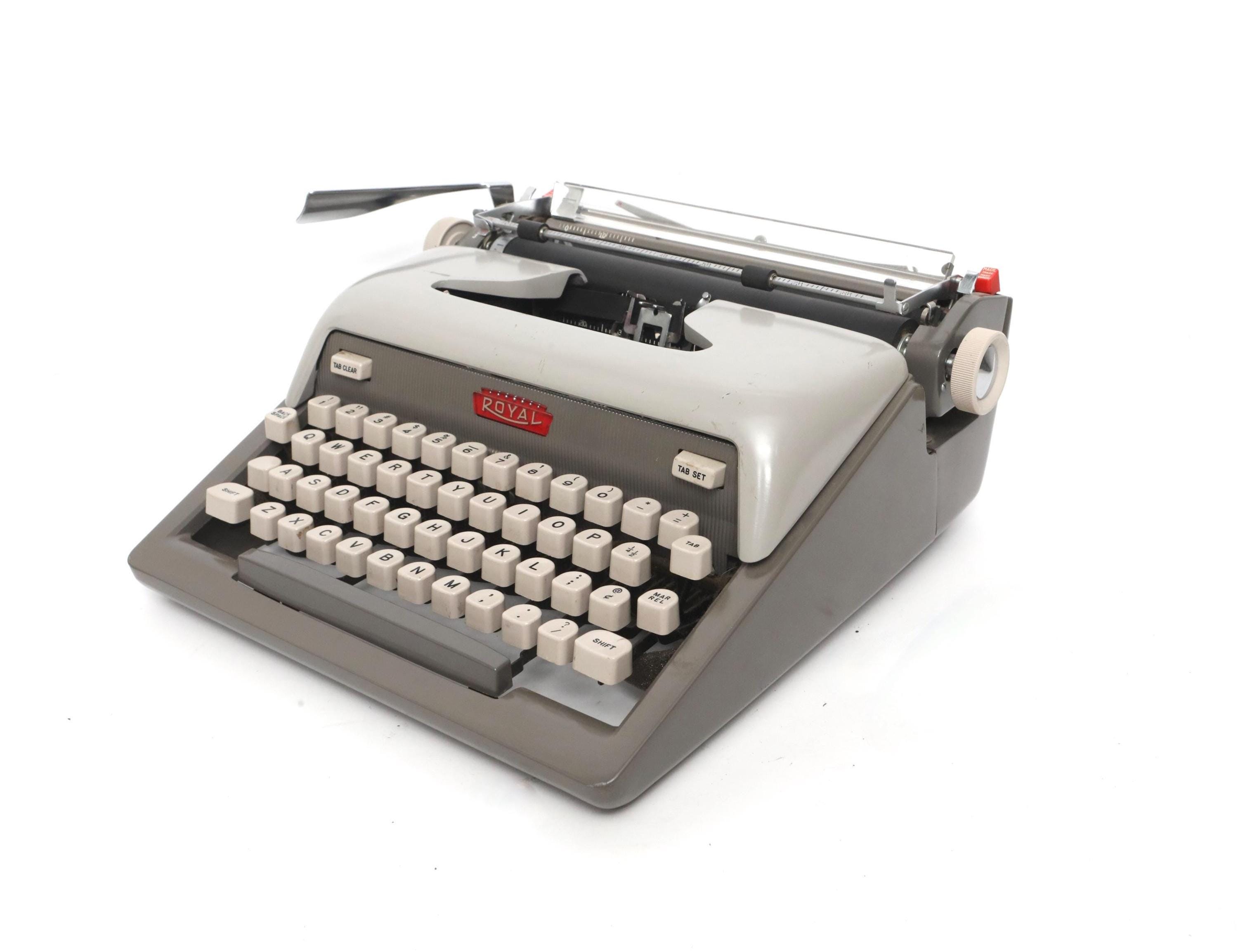Royal Portable Typewriter 1960s - Etsy
