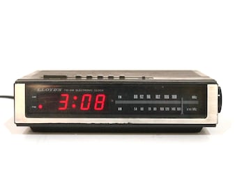 vintage 1980s AM/FM radio white sony style vintage Alarm clock vintage alarm clock -- tested and working!