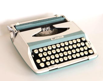 vintage seafoam GREEN & cream Smith-Corona CORSAIR 700 Typewriter antique portable mid-century manual typewriter - Free shipping w/case