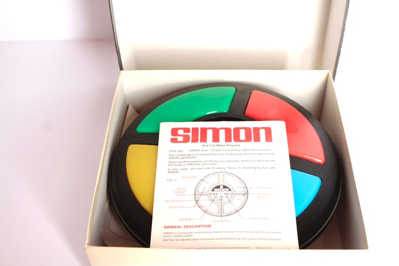 vintage 70s 80s SIMON computer game early TECHNOLOGY battery operated with original packaging and instructional manual