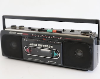 Childhood Dream BOOMBOX sony black 80s am/fm player -- cord or battery operated -- does NOT work -- film or television prop