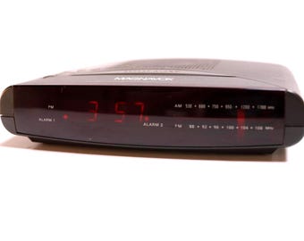 vintage 1980s sony style SPARTUS brand dream machine vintage ALARM clock am/fm RADIO -- tested and working!