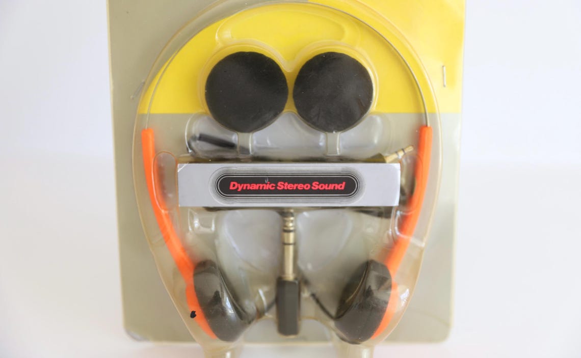 vintage 1970s 80s STEREO walkman/stereo headphones CLASSIC stereo headphones -- DEADSTOCK un-opened vintage - Free shipping U.S.A., foto 4 di 5