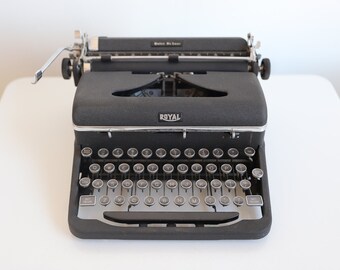 vintage 1930s 40s ROYAL vintage black mini typewriter PORTABLE collectible authentic vintage typewriter w/ case -- FREE ship -- Glass Keys
