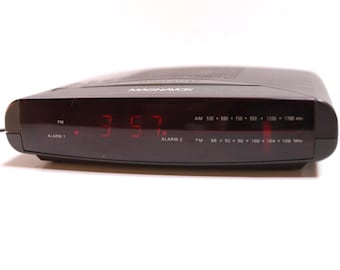 vintage 1980s sony style SPARTUS brand dream machine vintage ALARM clock am/fm RADIO -- tested and working!