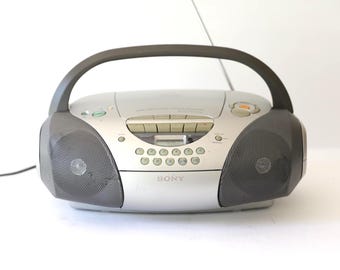 SONY vintage CD/Cassette/A.M. F.M. Radio - battery operated, or cord operated -- FREE shipping U.S.A. -- Tested and working - Free shipping