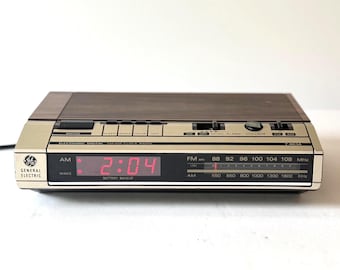 vintage 1980s faux wood COLOR Block alarm clock sony style GE brand dream machine bedside small alarm clock am/fm radio -- very unique!