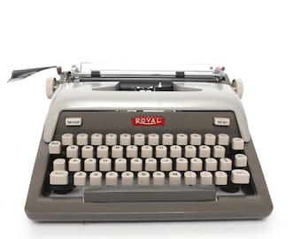 vintage ROYAL Typewriter antique portable CLASSIC brand mid-century manual typewriter - tested, works great - Free shipping - Case and keys