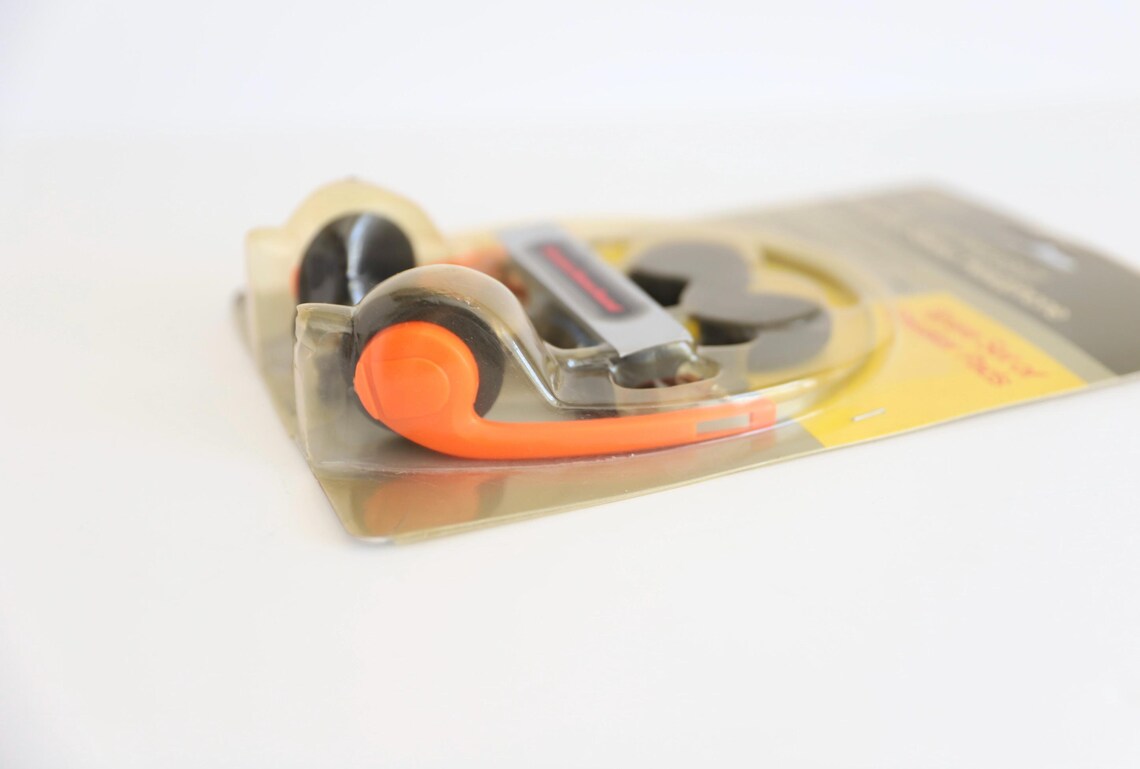 vintage 1970s 80s STEREO walkman/stereo headphones CLASSIC stereo headphones -- DEADSTOCK un-opened vintage - Free shipping U.S.A., foto 2 di 5