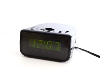 vintage sony style MAGNAVOX brand black CD compact disc player and STEREO fm/am alarm clock late 90s y2k am/fm radio -Free ship U.S.A.
