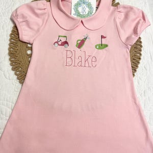 女の子用ゴルフドレス – 白またはピンクの刺繍入り幼児用ドレス | ゴルフカート、ゴルフバッグ、グリーンアイコン | 女の子用カスタムベビー服
