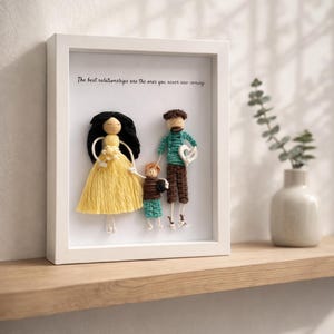 Gepersonaliseerd macramé-familieportret: op maat gemaakte handgemaakte poppenmuurhanger