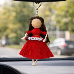 Llavero de muñeca de macramé personalizado, dije para bolso Mini Me personalizado, regalo bohemio para ella