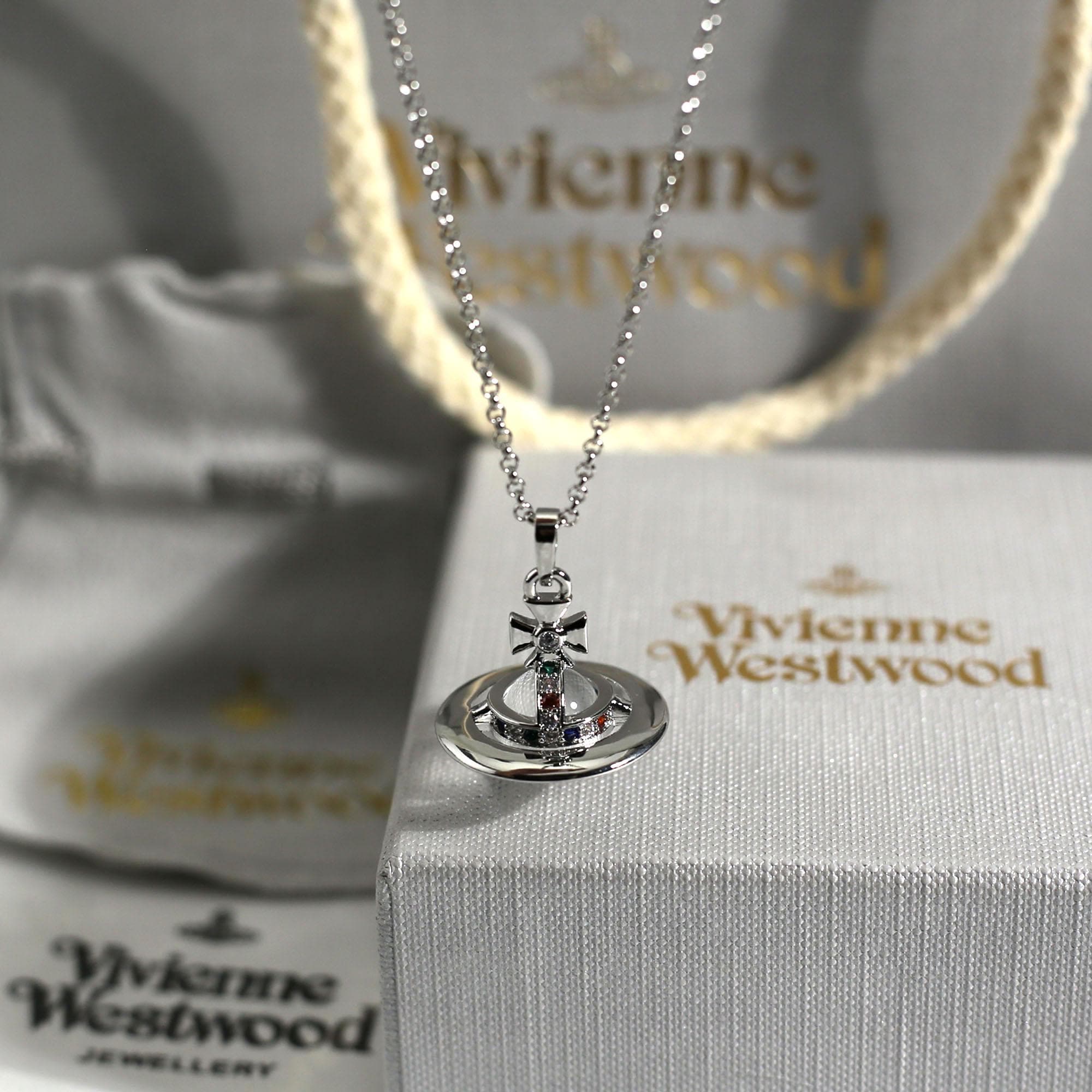 ヴィヴィアン　MAYFAIR BAS RELIEF PENDANT Mayfair Bas Relief Pendant Necklace in Rhodium-Crystal