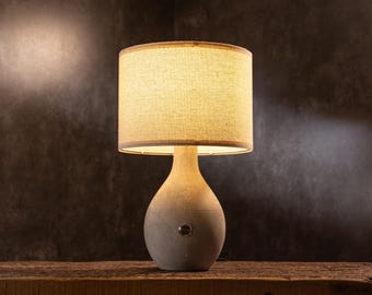 Beton Elegante Tischlampe VASA mit Schalter | Minimalistische moderne industrielle Tischbeleuchtung für stilvolles Zuhause, Büro und Nachttisch