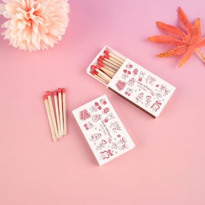 Benutzerdefinierte Streichholzschachtel Hochzeit Streichhölzer, romantisches benutzerdefiniertes Streichholzschachtel-Entwurfs-benutzerdefiniertes Streichholzschachtel-benutzerdefinierte Illustrations-kundenspezifische Geschenke Partygeschenke