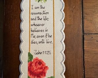 Marcapáginas Cristiano Punto de Cruz - Juan 11:25 Yo soy la resurrección y la vida; el que cree en mí, aunque muera, vivirá 8 x 3