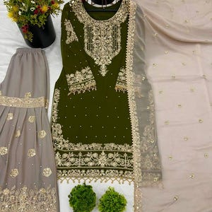 新デザイナーのメヘンディグリーンジョーゼットにシークエンスワークの刺繍を施したサルワールカミーズ（ドゥパッタ付き）、ウェディングシャララ、パーティードレス、エスニックスーツ