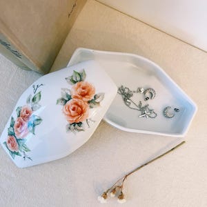 Vintage White Porcelain Ceramic Floral Design Covered Trinket Box