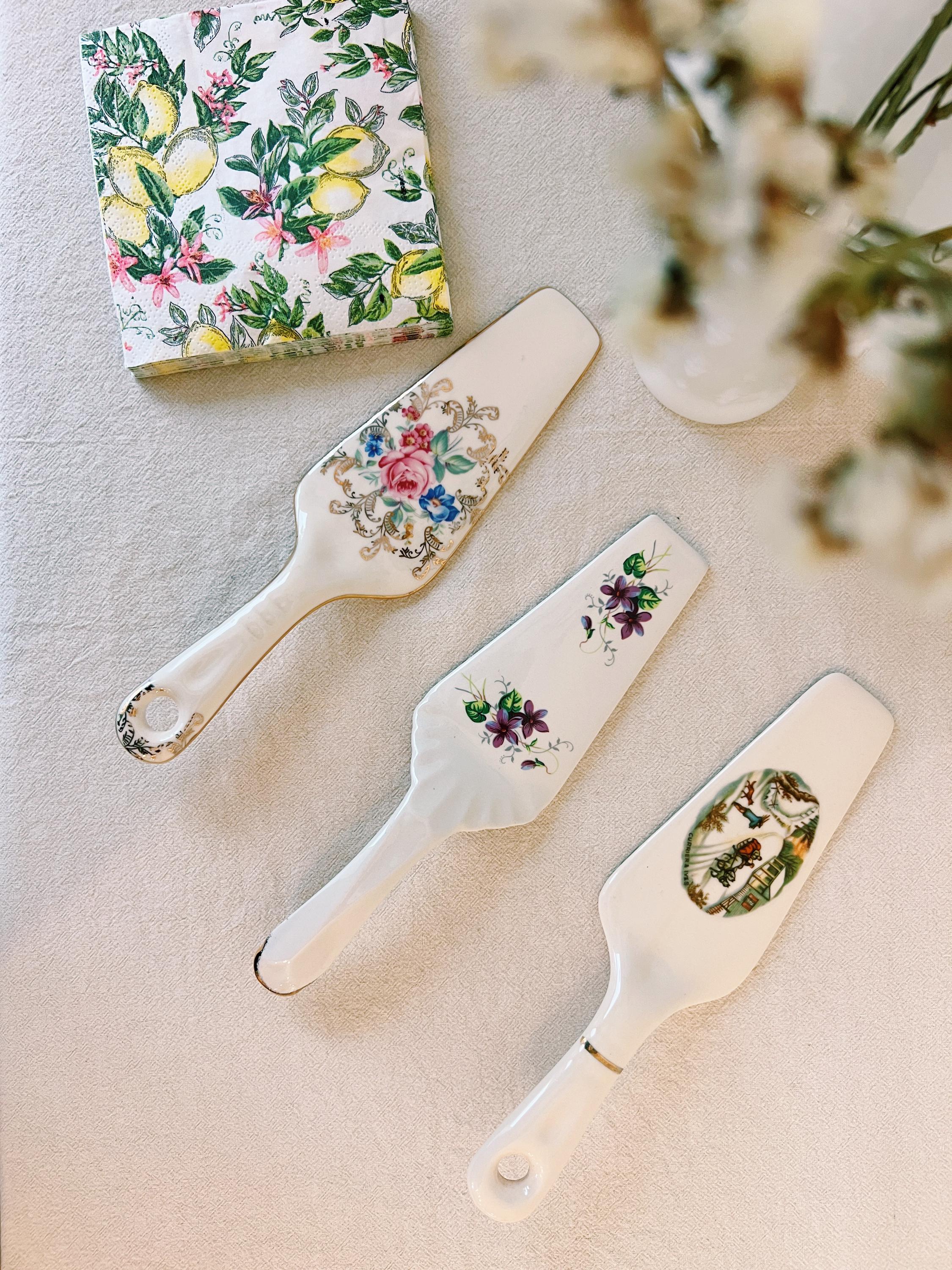 Pelle à Gâteau Vintage Sadek En Porcelaine Fleurie - Thème Mariage