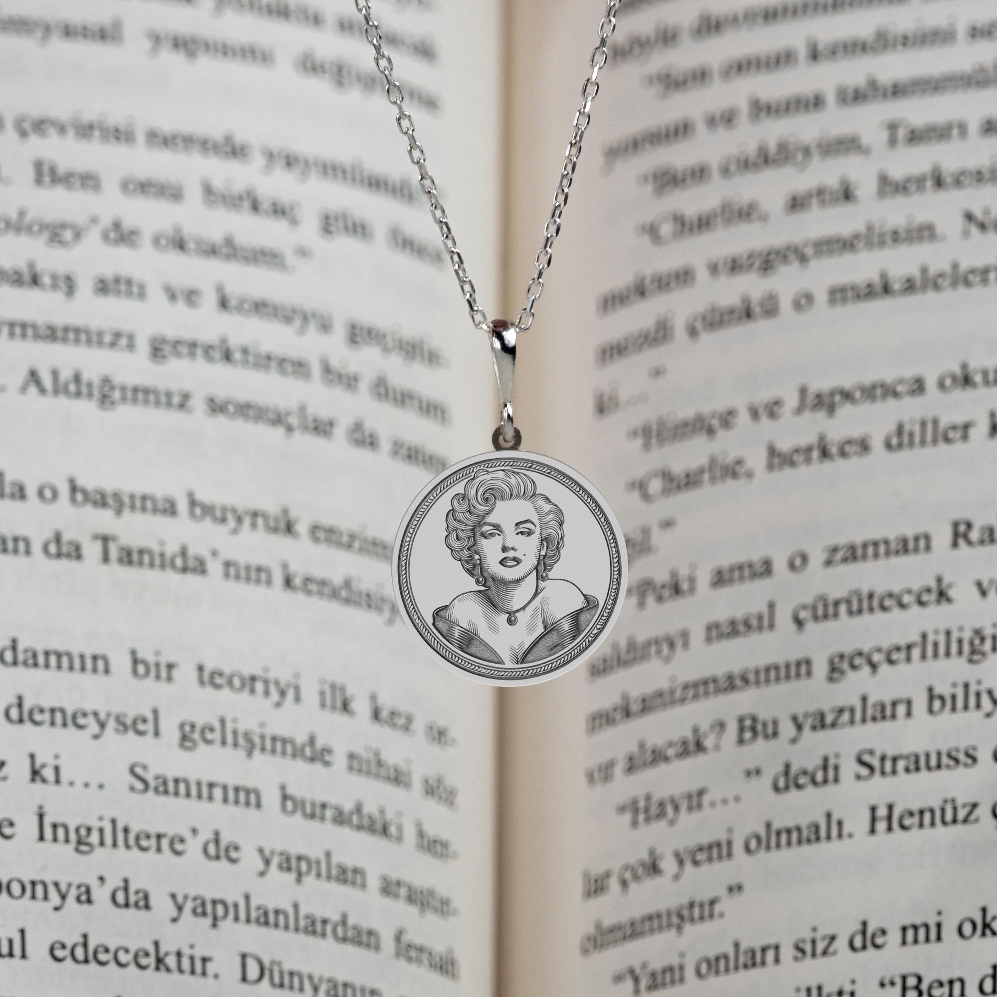 Collier Avec Médaillon Vintage Marilyn Monroe - Alliage Et Verre, Noir - Neuf Sans Emballage