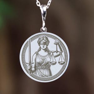 Sterling Silber Themis Halskette: Justitia Anhänger, Geschenk für Rechtsanwälte