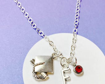 Collar de graduación personalizado con inicial y piedra de nacimiento, joya de graduación, birrete de graduación, recuerdo único para graduados - J-AG005-3