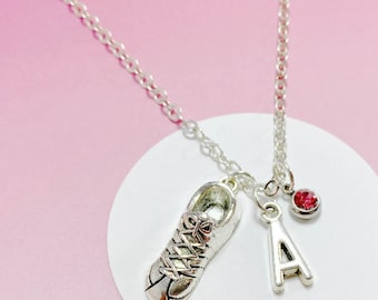 Collar de zapatillas personalizado con inicial y piedra de nacimiento, dije para zapatillas, regalo para corredores, amantes del gimnasio y entusiastas del fitness - J-AG009-31
