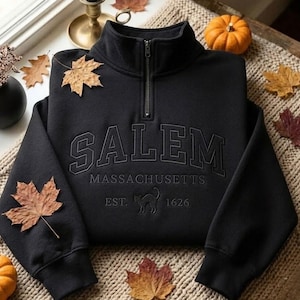 BRODERAD Salem Massachusetts-tröja med kvarts dragkedja, svart katthäxtröja, läskig Halloween-tröja, Salem-häxskjorta
