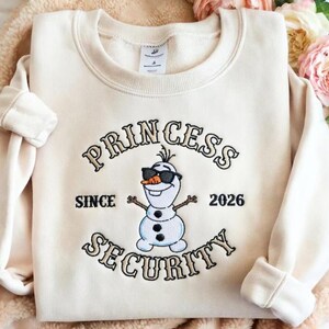 Haftowana bluza z księżniczką Olaf Security, koszulka Disney Olaf, koszulka Disney Princess, koszulka rodzinna Disneyland, koszulka Disneyworld Trip