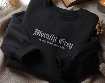Sweat-shirt brodé moralement gris est ma couleur préférée, chemise fantaisie citation livresque, chemise sombre universitaire, col rond anti-héros livre trope