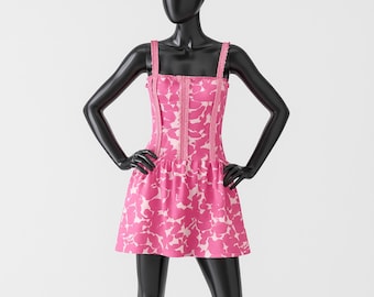 Handgemaakte roze kanten jurk: zomeroutfit in vintagestijl