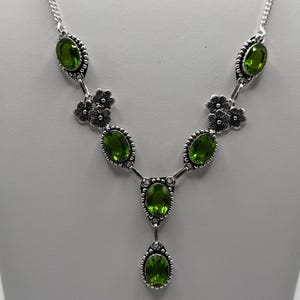 Wonderful faceted green crystals set in 925 marked silverplate vintage necklace - old new stock - free shipping