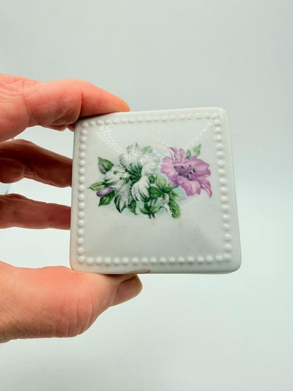 Vintage ceramic Trinket Box with moss rose decoration