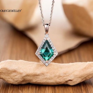 AAA Vintage Kite Emerald Cut Wedding Necklace For Women,Green Emerald Pendant, Emerald Bridal Necklace, Emerald Jewelry, Minimalist Pendant
