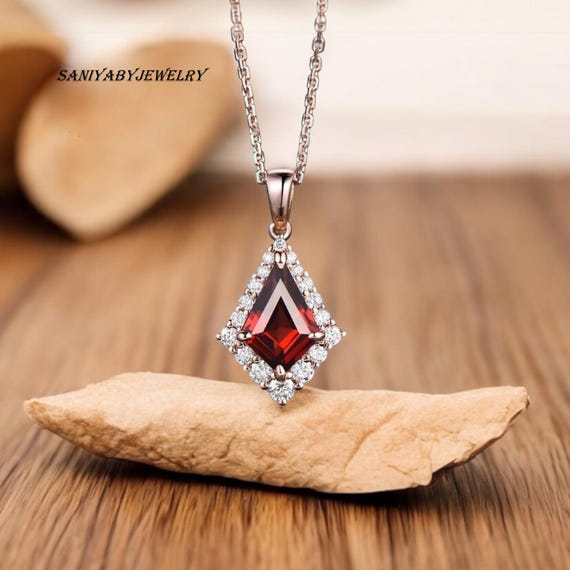 レッドガーネット】ネックレス ショップ フラワーハロー リアル