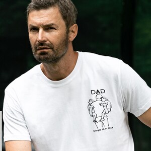Dad edition: personalized T-shirt with the child's name and year of birth. Dad. Dad gift idea. Personalized dad t-shirt. Father's day gift.