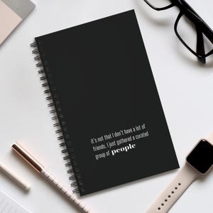 Journal à spirale Curated People - Parfait pour les amis, les cadeaux, la papeterie, la prise de notes et la journalisation