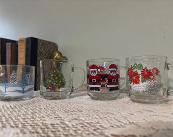 Vintage Christmas Glass Mugs – Set of 4 –Christmas tree Santa Mug, Winter Scene Mug, Poinsettia Mug – Holiday Coffee Cups – Retro Christmas