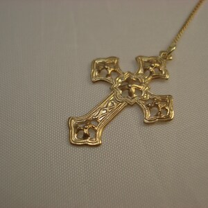 Cruces bañadas en oro sobre pendientes con rosca bañados en oro - ENVÍO GRATIS a EE. UU. - Pendientes con rosca - Vermeil
